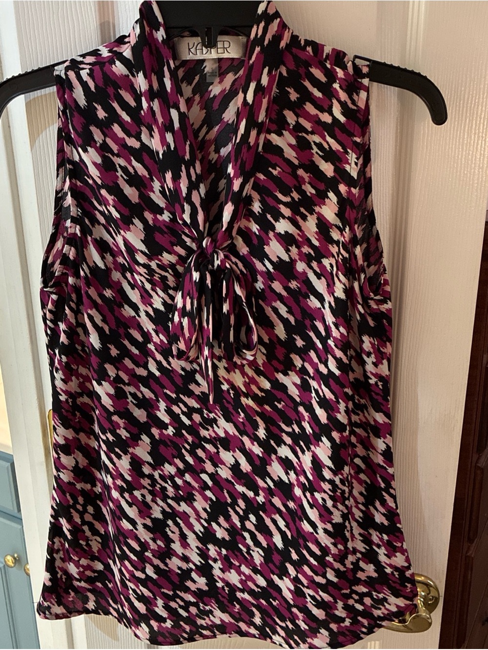 Kasper Sleeveless Tie-Neck Blouse in Pink/Black Print SZ S